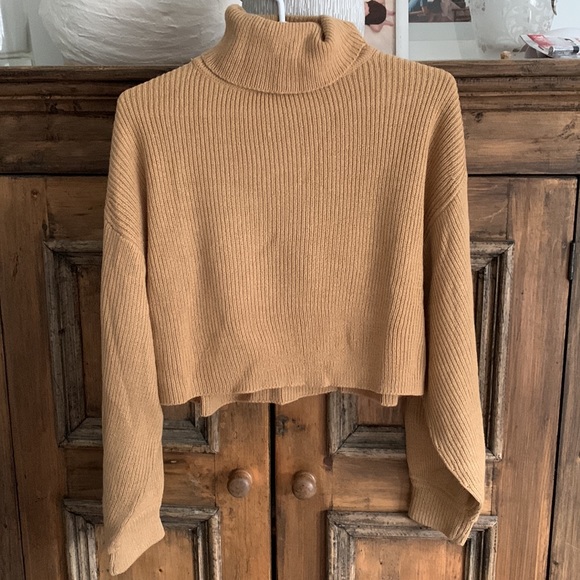 Cropped knit turtleneck - Picture 2 of 2